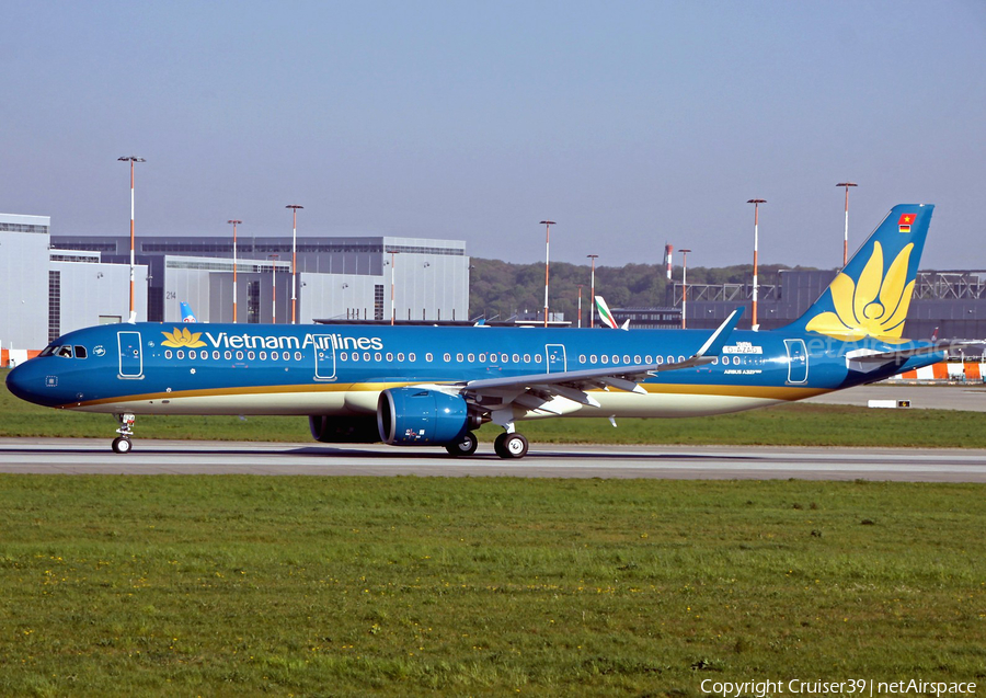 Vietnam Airlines Airbus A321-272N (D-AZAD) | Photo 357317