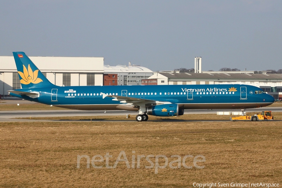 Vietnam Airlines Airbus A321-231 (D-AZAE) | Photo 12100