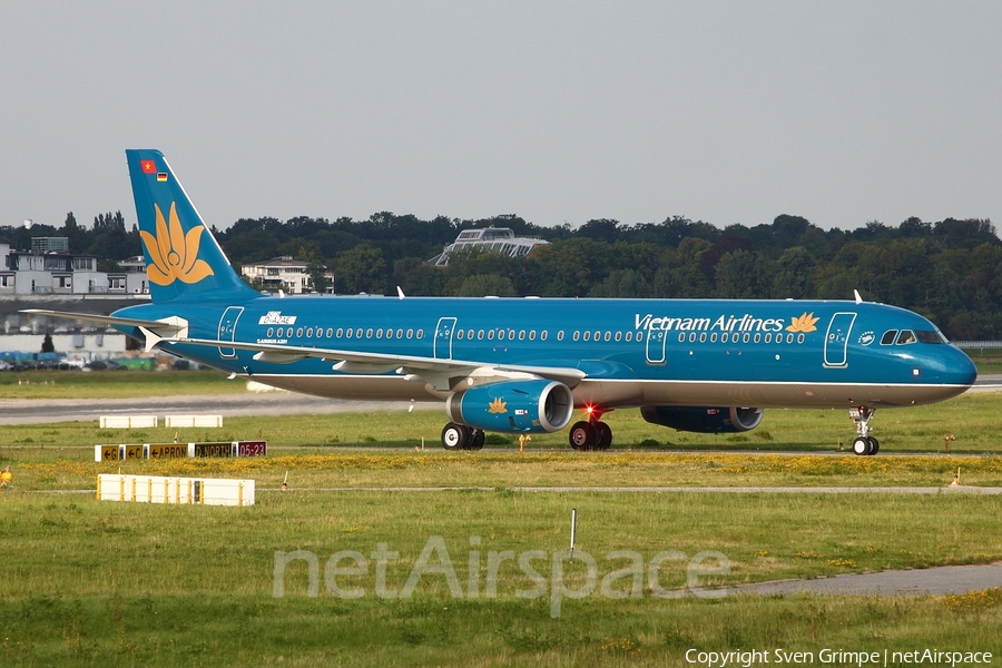 Vietnam Airlines Airbus A321-231 (D-AZAE) | Photo 19936