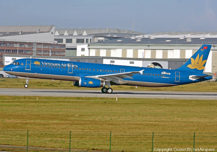 Vietnam Airlines Airbus A321-231 (D-AZAH) | Photo 138302