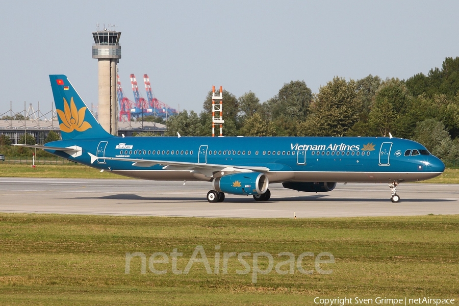 Vietnam Airlines Airbus A321-231 (D-AZAH) | Photo 28745