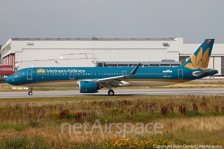 Vietnam Airlines Airbus A321-272N (D-AZAI) | Photo 360128