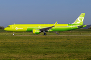 S7 Airlines Airbus A321-271NX (D-AZAN) at  Hamburg - Finkenwerder, Germany