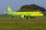 S7 Airlines Airbus A321-271NX (D-AZAN) at  Hamburg - Finkenwerder, Germany