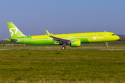 S7 Airlines Airbus A321-271NX (D-AZAN) at  Hamburg - Finkenwerder, Germany