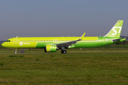 S7 Airlines Airbus A321-271NX (D-AZAN) at  Hamburg - Finkenwerder, Germany