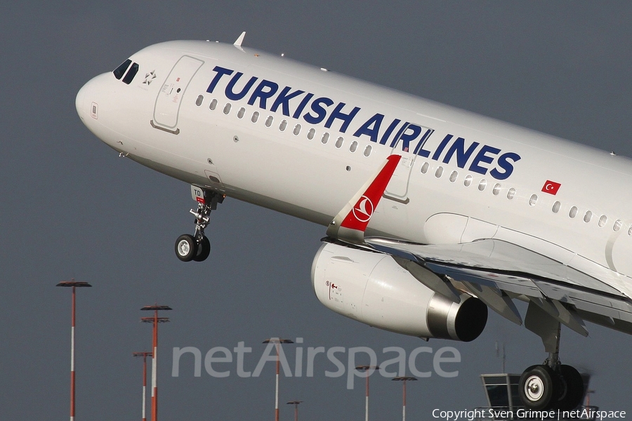 Turkish Airlines Airbus A321-231 (D-AZAO) | Photo 89408