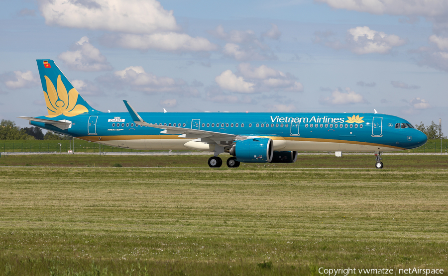 Vietnam Airlines Airbus A321-272N (D-AZAT) | Photo 320496