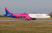 Wizz Air Airbus A321-271NX (D-AZAT) at  Hamburg - Finkenwerder, Germany