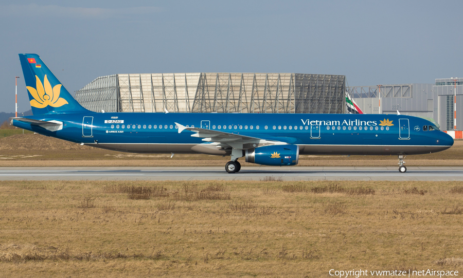 Vietnam Airlines Airbus A321-231 (D-AZAU) | Photo 138323