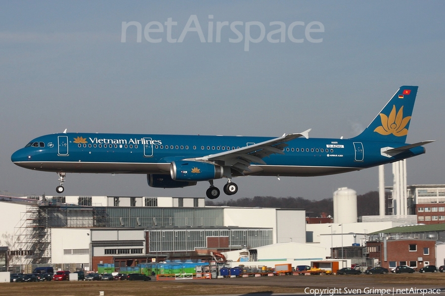 Vietnam Airlines Airbus A321-231 (D-AZAU) | Photo 41282