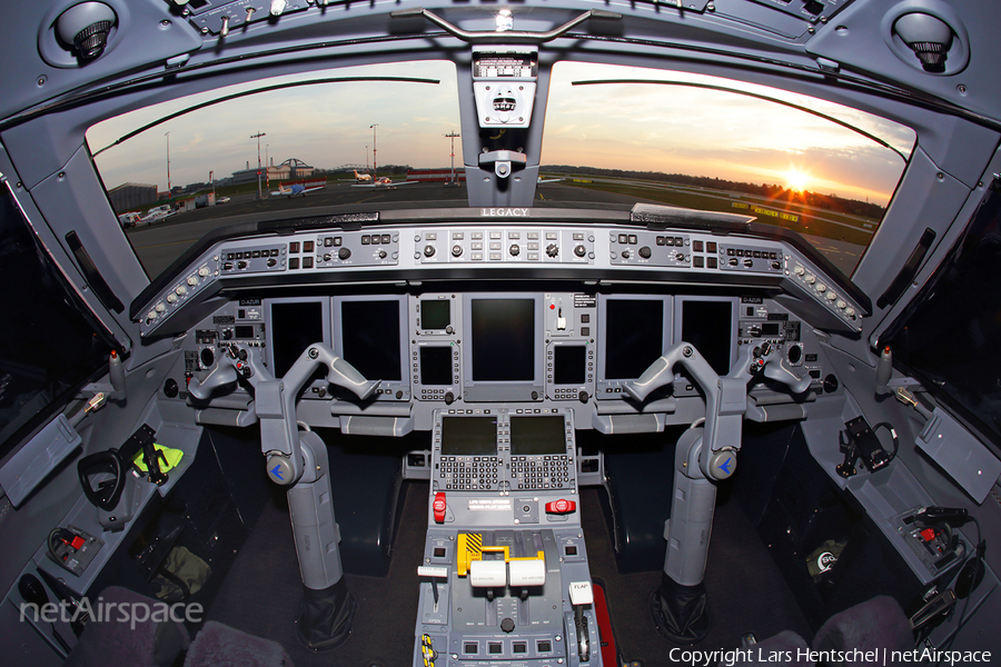 Air Hamburg Embraer EMB-135BJ Legacy 650 (D-AZUR) | Photo 104009