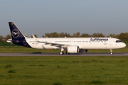 Lufthansa Airbus A321-271NX (D-AZWM) at  Hamburg - Finkenwerder, Germany