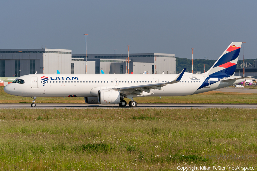 LATAM Airlines Brasil Airbus A321-271NX (D-AZYI) | Photo 625484