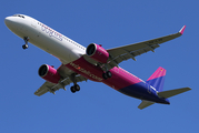 Wizz Air Airbus A321-271NX (D-AZYV) at  Hamburg - Fuhlsbuettel (Helmut Schmidt), Germany