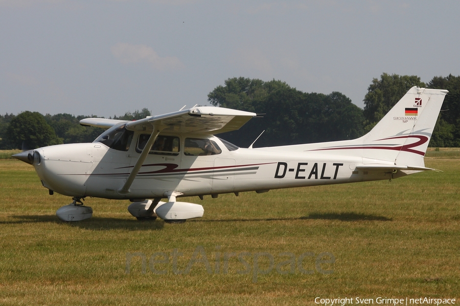 (Private) Cessna 172S Skyhawk SP (D-EALT) | Photo 578451