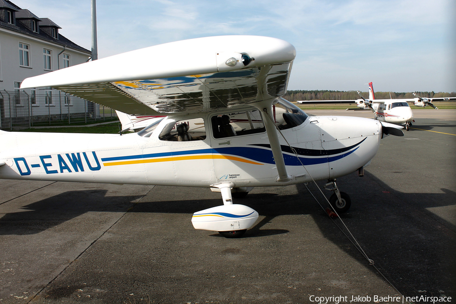 Aerowest Flugcharter Cessna 172S Skyhawk SP (D-EAWU) | Photo 153652