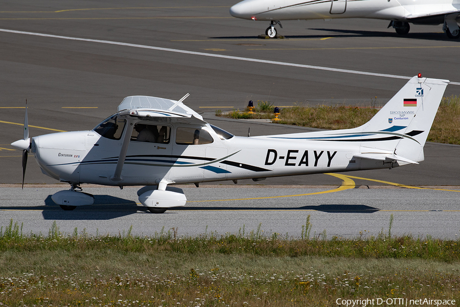 OMC - Oberpfälzer Motorflieger-Club Cessna 172S Skyhawk SP (D-EAYY) | Photo 397776