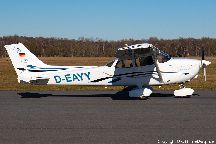(Private) Cessna 172S Skyhawk SP (D-EAYY) | Photo 670523