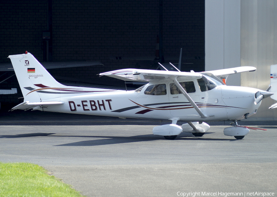 (Private) Cessna 172S Skyhawk SP (D-EBHT) | Photo 125369
