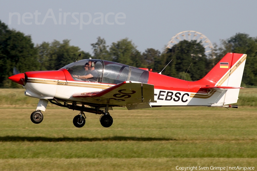 Fluggruppe JG71 "R" Robin DR.400/180R Remoqueur (D-EBSC) | Photo 575154