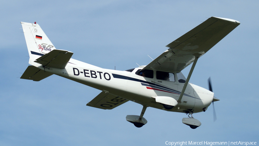(Private) Cessna 172S Skyhawk SP (D-EBTO) | Photo 110309