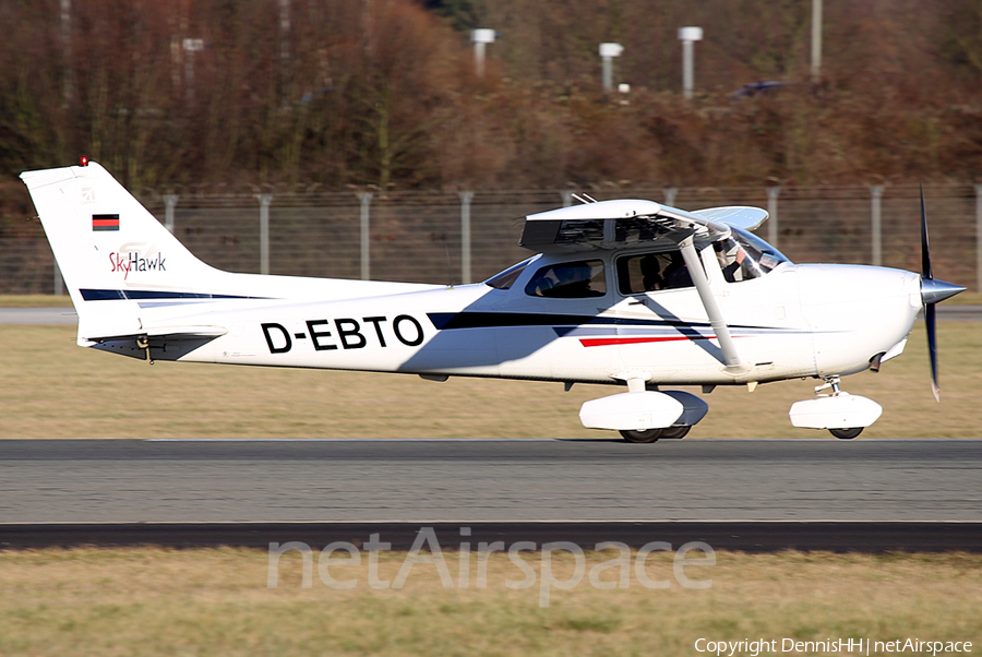 (Private) Cessna 172S Skyhawk SP (D-EBTO) | Photo 443893
