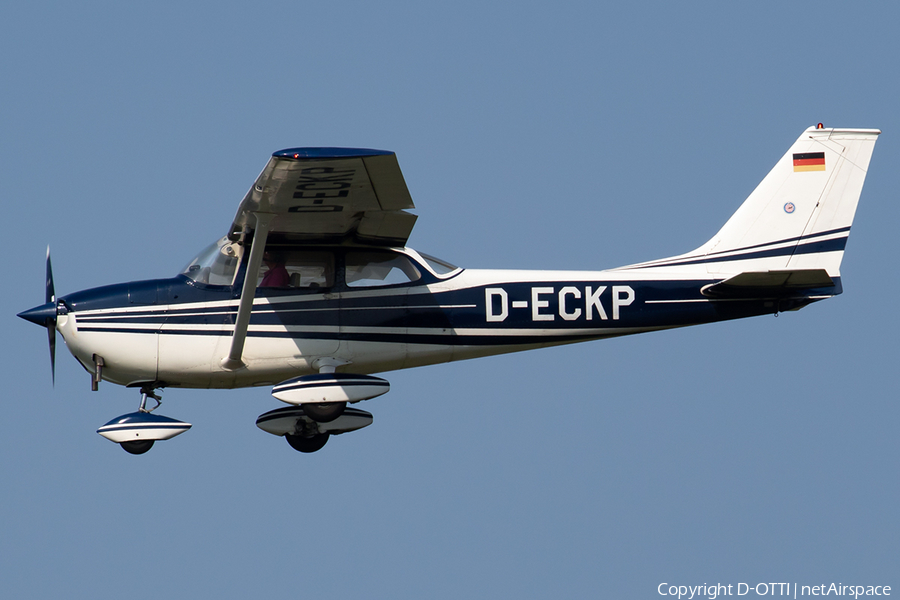 (Private) Cessna F172K Skyhawk (D-ECKP) | Photo 405168