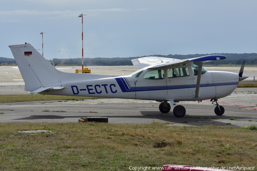 (Private) Cessna F172P Skyhawk (D-ECTC) | Photo 588579