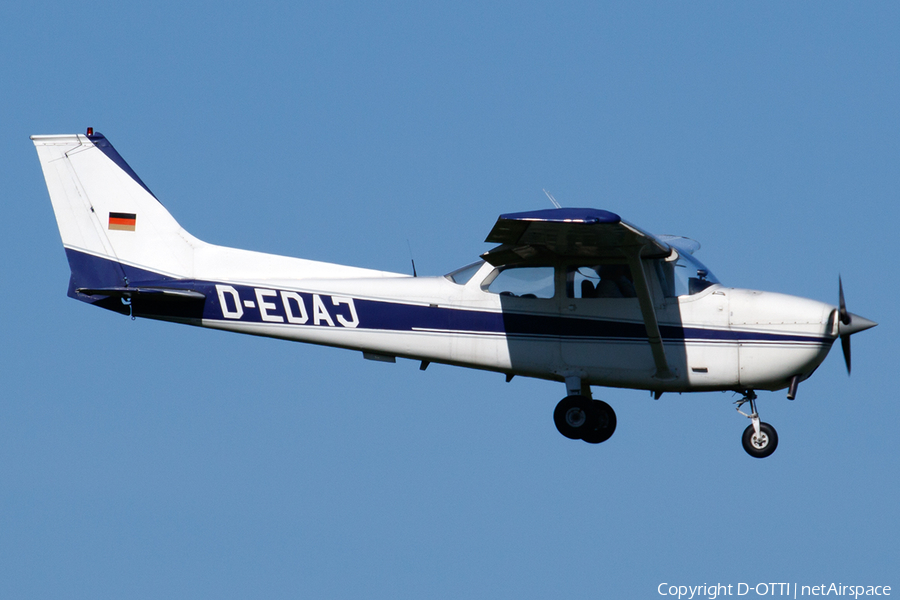 HFC Bremen Cessna 172M Skyhawk (D-EDAJ) | Photo 480882