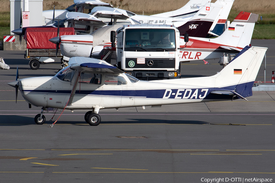 HFC Bremen Cessna 172M Skyhawk (D-EDAJ) | Photo 402544