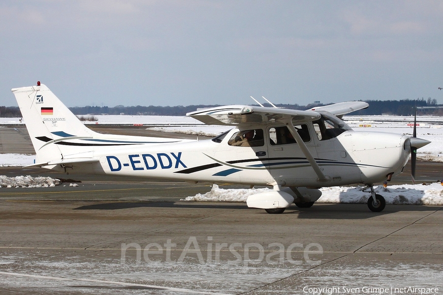 (Private) Cessna 172S Skyhawk SP (D-EDDX) | Photo 22155