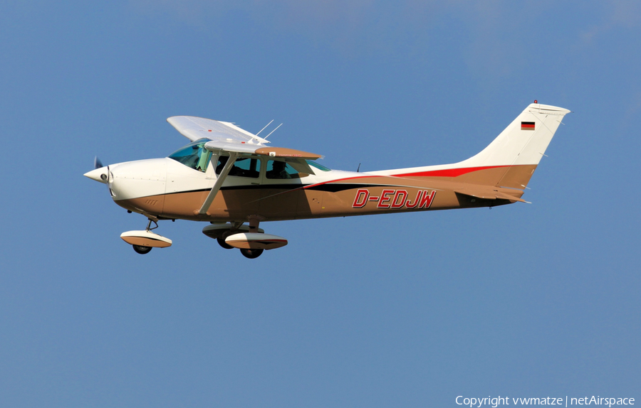 (Private) Cessna 182P Skylane (D-EDJW) | Photo 180173