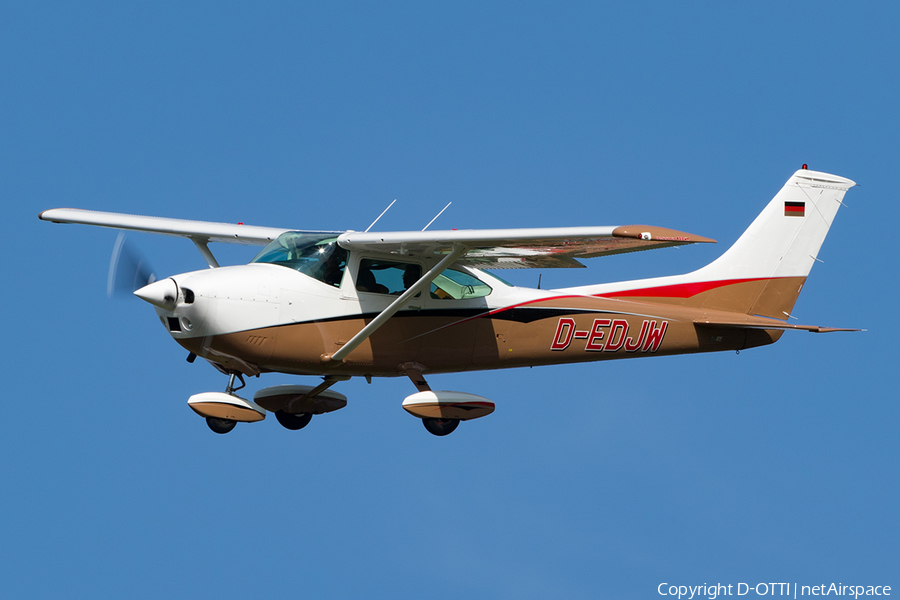 (Private) Cessna 182P Skylane (D-EDJW) | Photo 180184