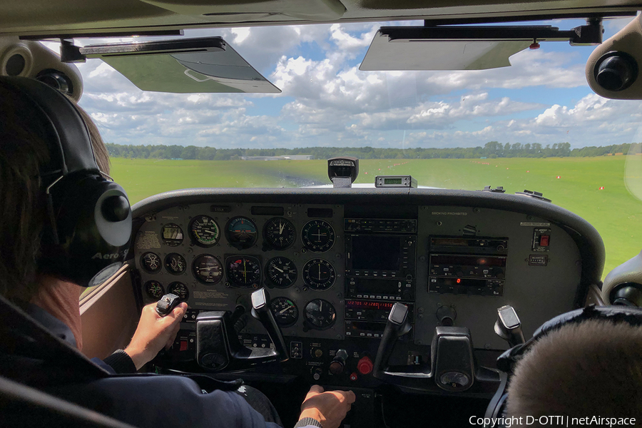 Canair Luftfahrtunternehmen Cessna 172S Skyhawk SP (D-EDLB) | Photo 396158