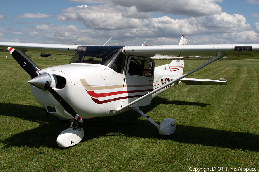 Canair Luftfahrtunternehmen Cessna 172S Skyhawk SP (D-EDLB) | Photo 396159