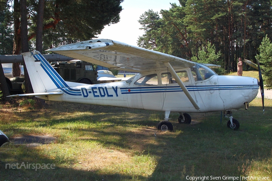 (Private) Cessna F172F Skyhawk (D-EDLY) | Photo 52568