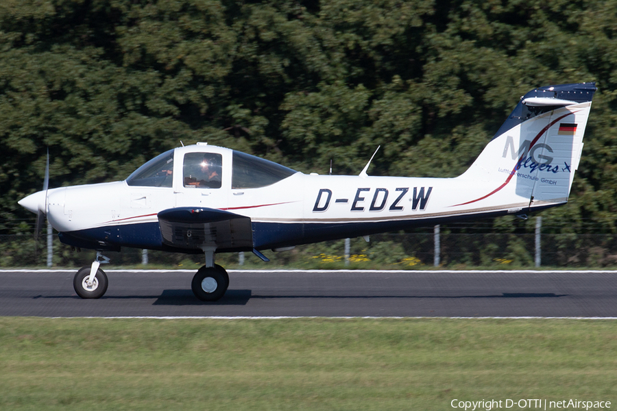 MG flyers Luftfahrerschule Piper PA-38-112 Tomahawk (D-EDZW) | Photo 404165