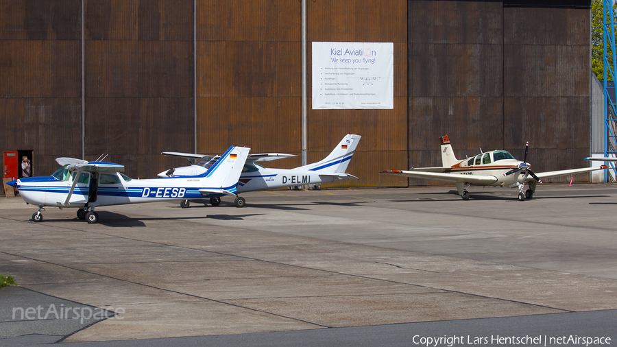 (Private) Cessna 172P Skyhawk II (D-EESB) | Photo 319122