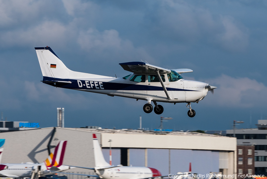 HFC Bremen Cessna 172M Skyhawk (D-EFEE) | Photo 343354