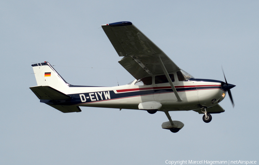 (Private) Cessna F172N Skyhawk II (D-EIYW) | Photo 110298