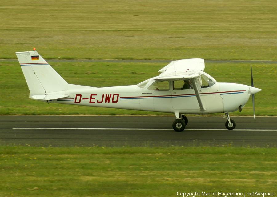 (Private) Cessna F172H Skyhawk (D-EJWO) | Photo 125595