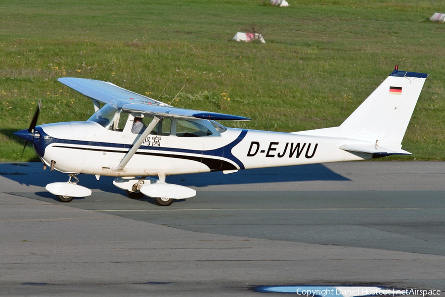(Private) Cessna F172H Skyhawk (D-EJWU) | Photo 493333
