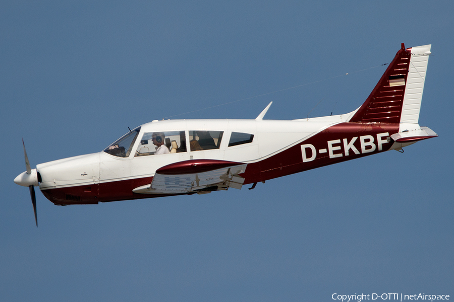 (Private) Piper PA-28R-200 Cherokee Arrow II (D-EKBF) | Photo 452004