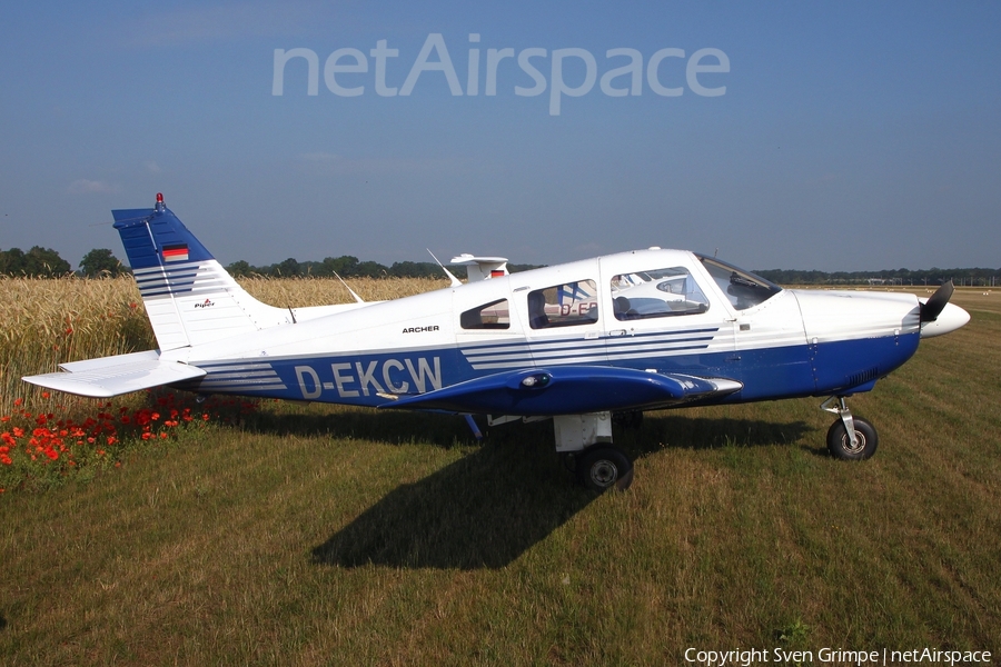 (Private) Piper PA-28-181 Archer II (D-EKCW) | Photo 458145