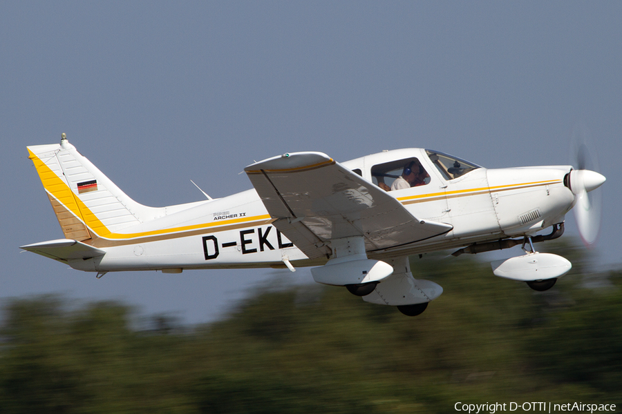 Flugtechnische Arbeitsgemeinschaft Coburg e.V. Piper PA-28-181 Archer II (D-EKLT) | Photo 368543