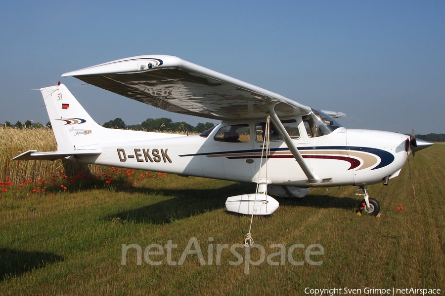 (Private) Cessna 172S Skyhawk SP (D-EKSK) | Photo 458146