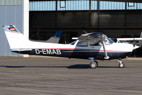 Sportfluggruppe Husum Cessna F172P Skyhawk (D-EMAB) at  Husum-Schwesing, Germany