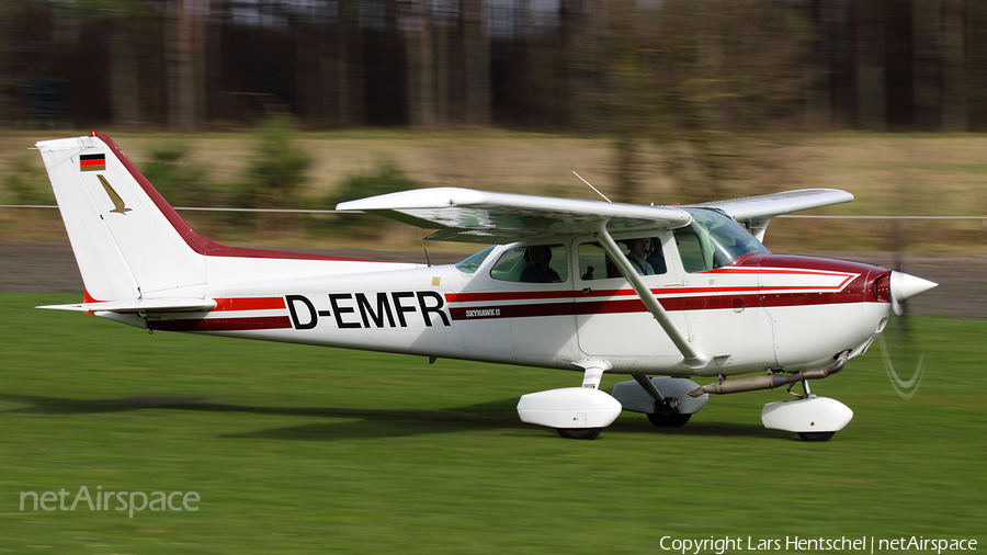 (Private) Cessna 172P Skyhawk (D-EMFR) | Photo 104002