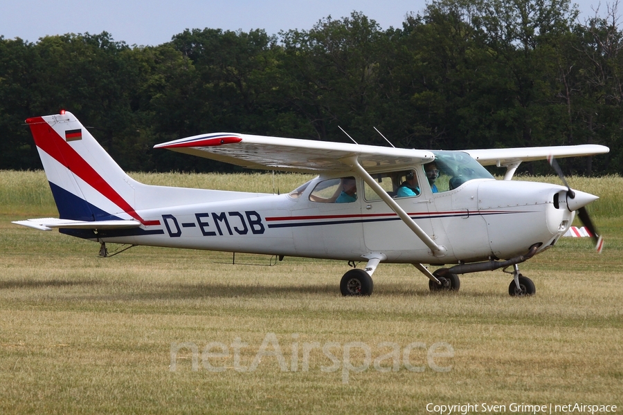 (Private) Cessna 172N Skyhawk (D-EMJB) | Photo 514040